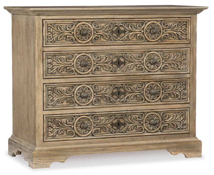 Floresville Bachelors Chest - Vicars Furniture (McAlester, OK)