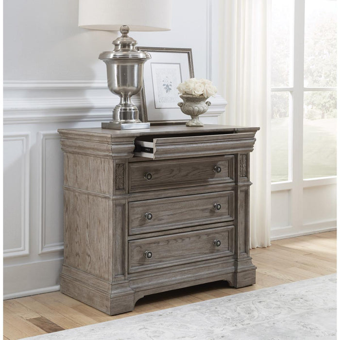 Pulaski Kingsbury Bachelor's Chest������in Gray