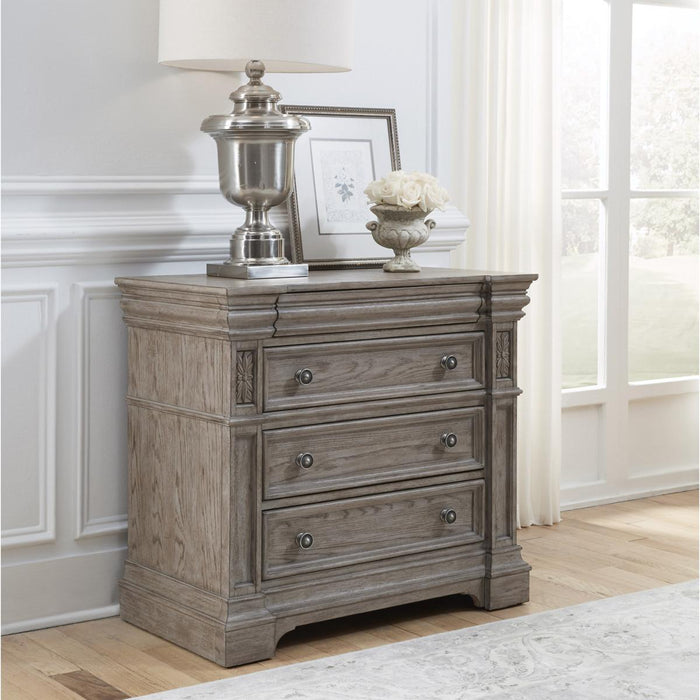 Pulaski Kingsbury Bachelor's Chest������in Gray