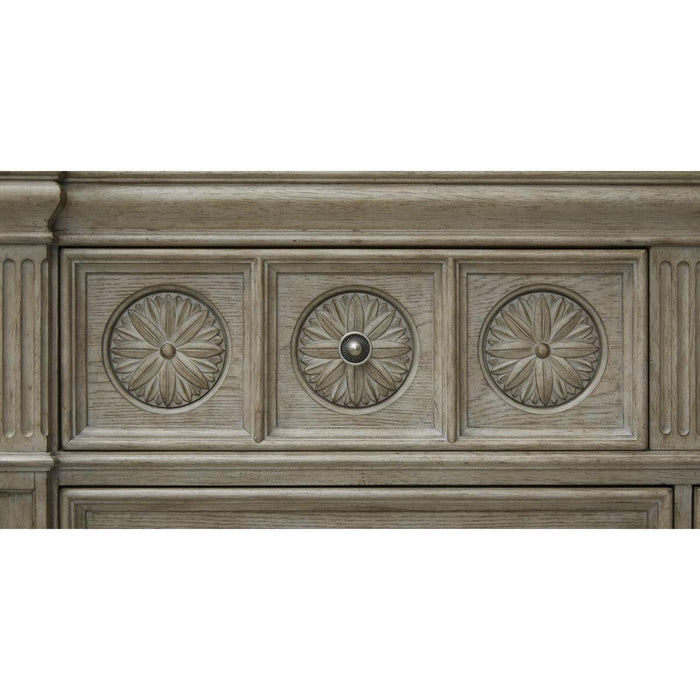 Pulaski Kingsbury Master Chest������in Gray